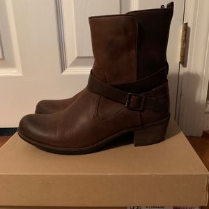 Brown Leather Ugg boots with box size 9